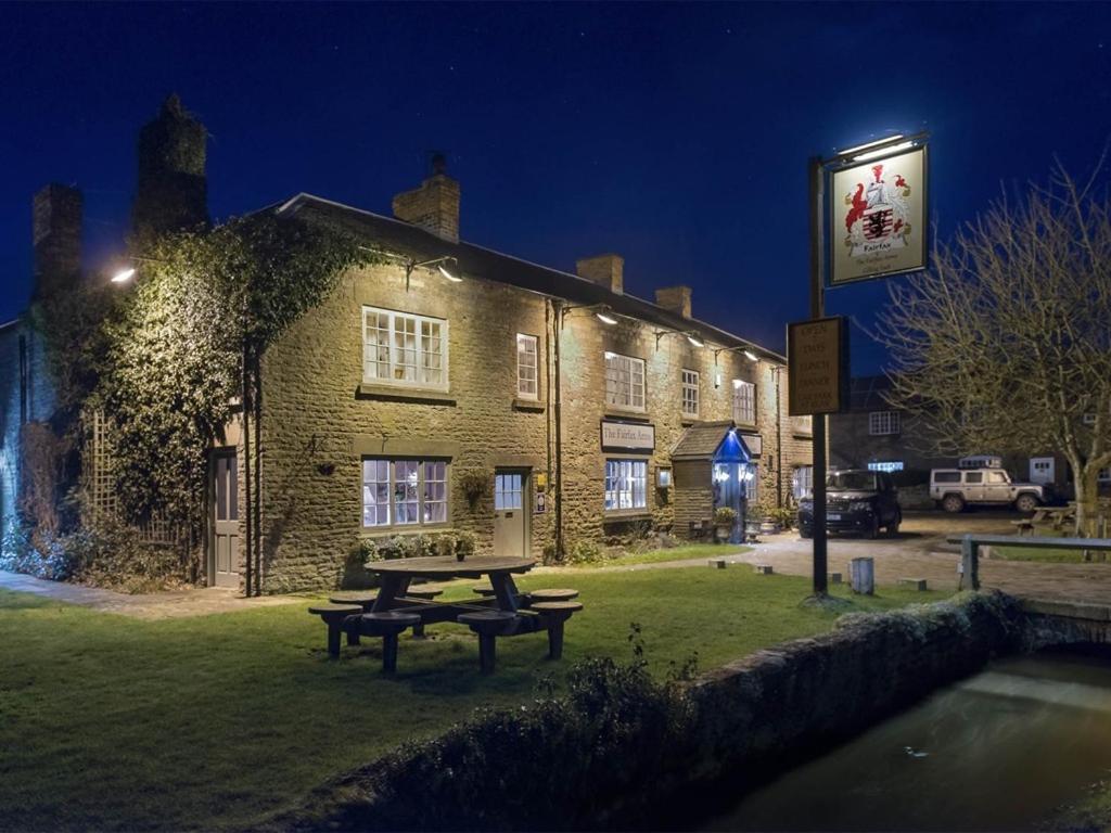 The Fairfax Arms Hotel Gilling East Екстериор снимка